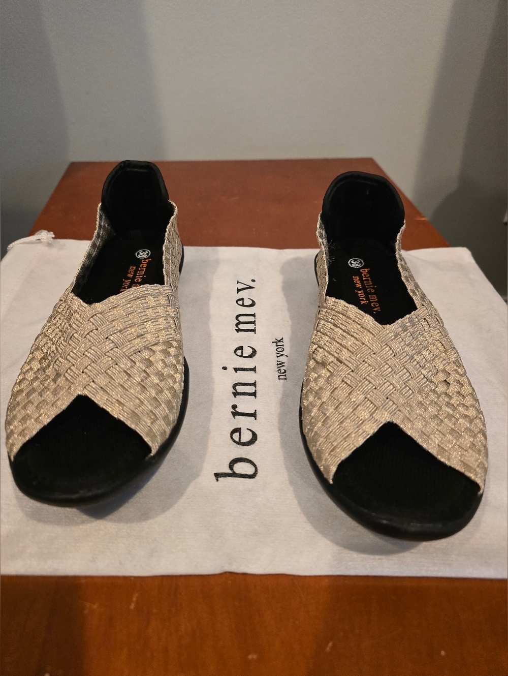 Bernie Mev. Woven Peep-Toe Flats in Metallic Champagne. Woven. Casual. EU38 7W